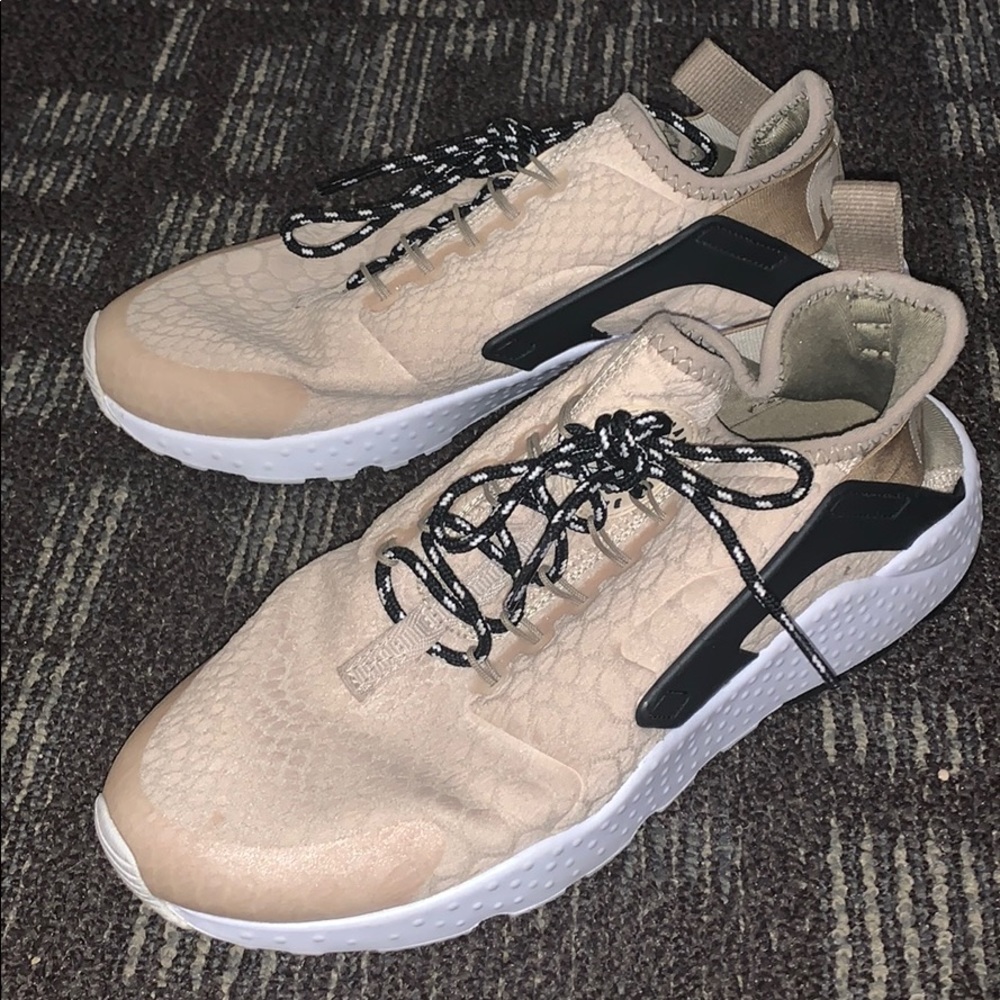 Size 7 in Womens.